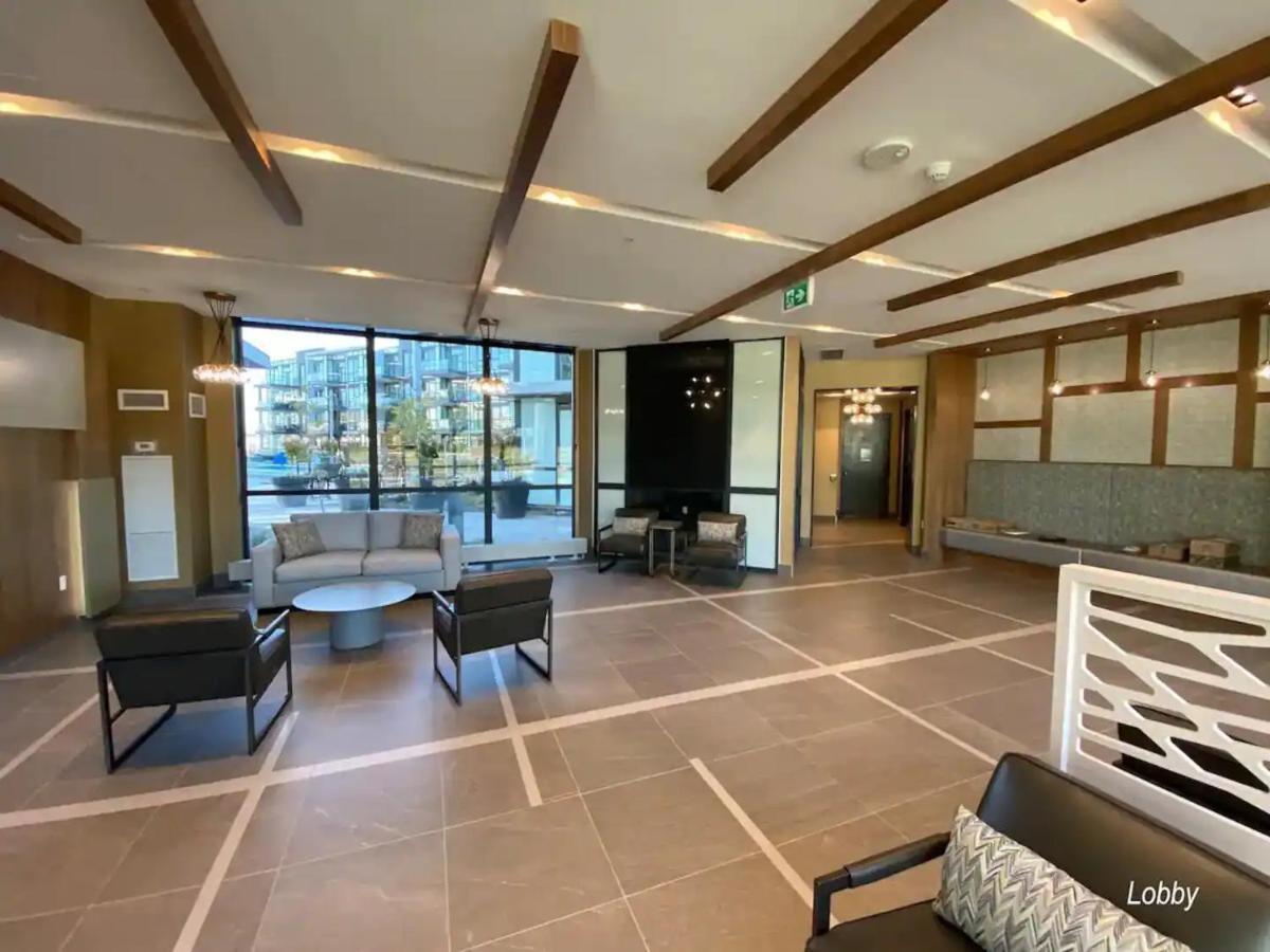 Pet Friendly Condos At Friday Harbour Innisfil Екстериор снимка