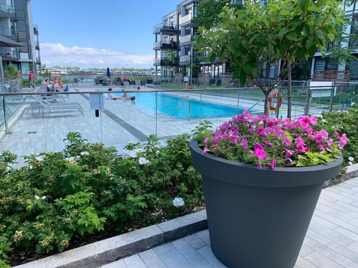 Pet Friendly Condos At Friday Harbour Innisfil Екстериор снимка