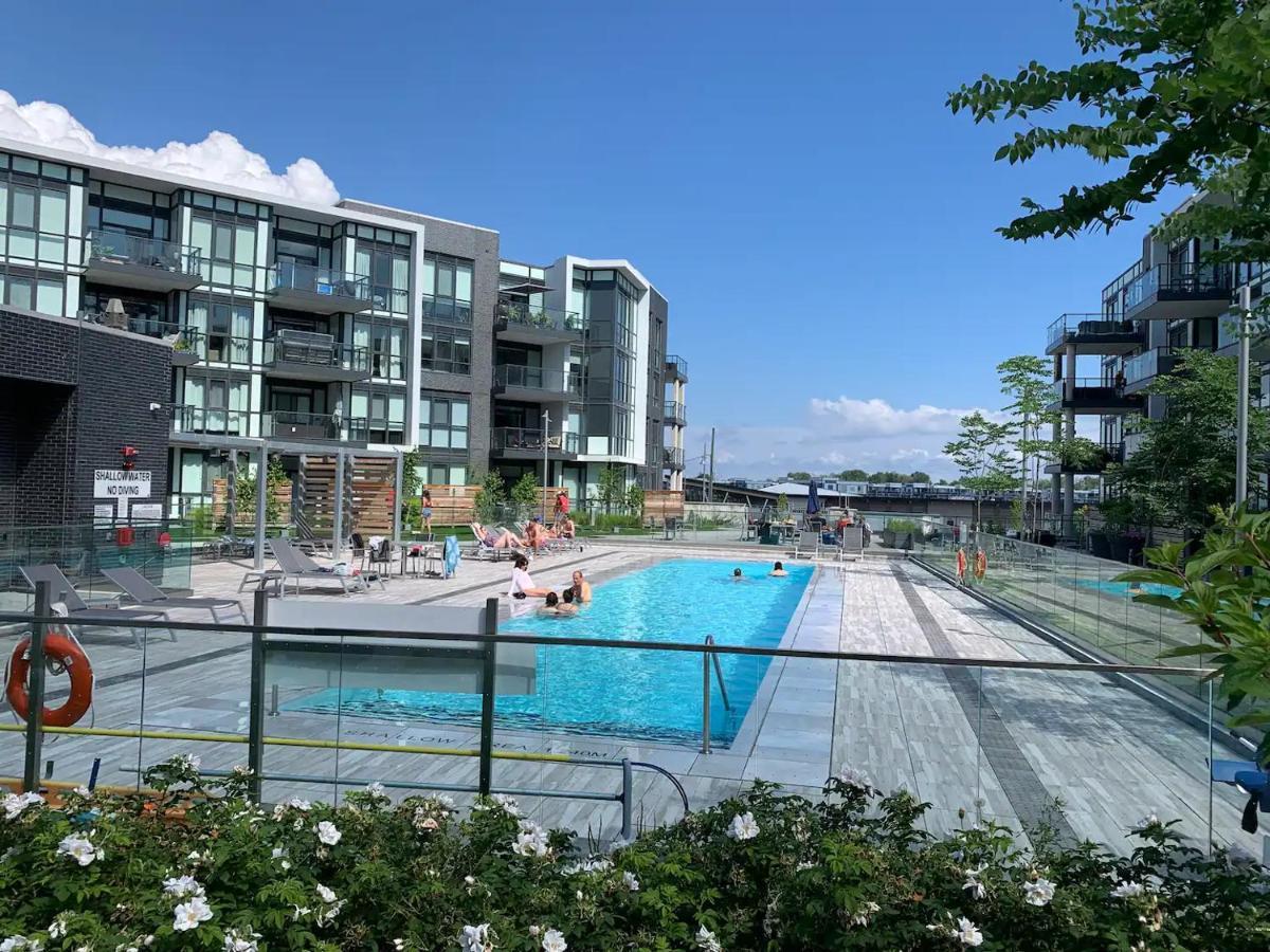 Pet Friendly Condos At Friday Harbour Innisfil Екстериор снимка