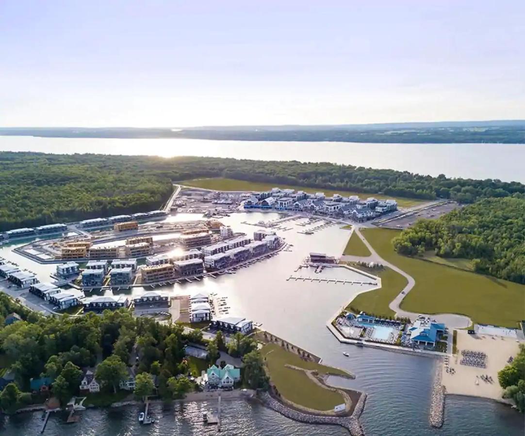 Pet Friendly Condos At Friday Harbour Innisfil Екстериор снимка