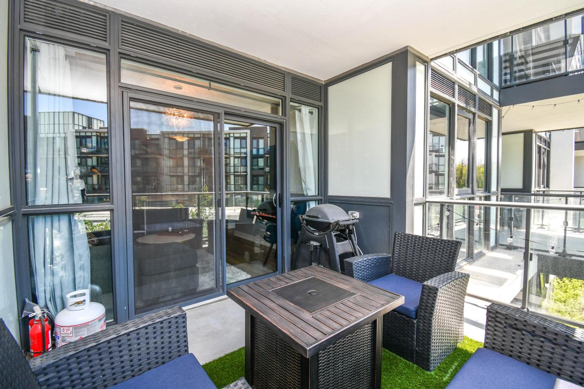 Pet Friendly Condos At Friday Harbour Innisfil Екстериор снимка