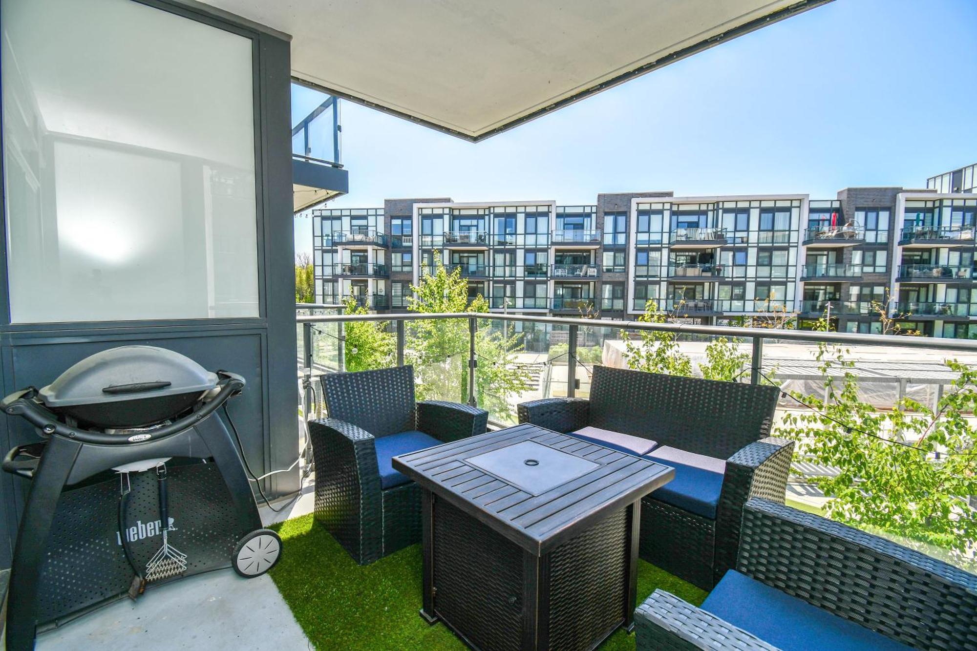 Pet Friendly Condos At Friday Harbour Innisfil Екстериор снимка