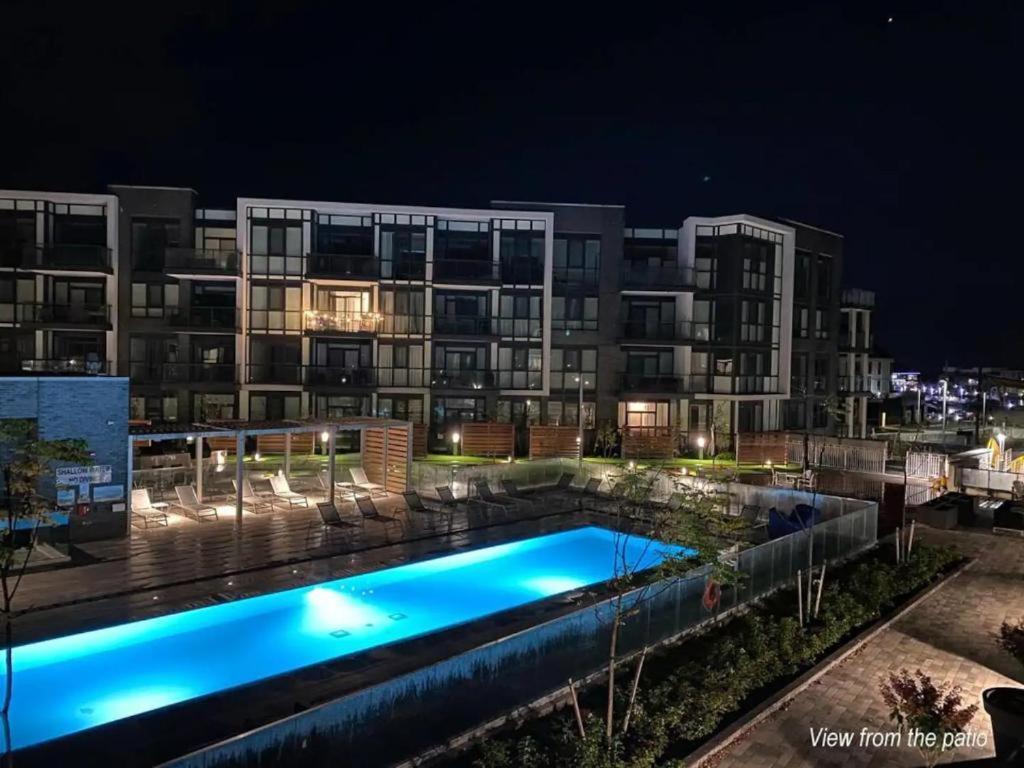Pet Friendly Condos At Friday Harbour Innisfil Екстериор снимка