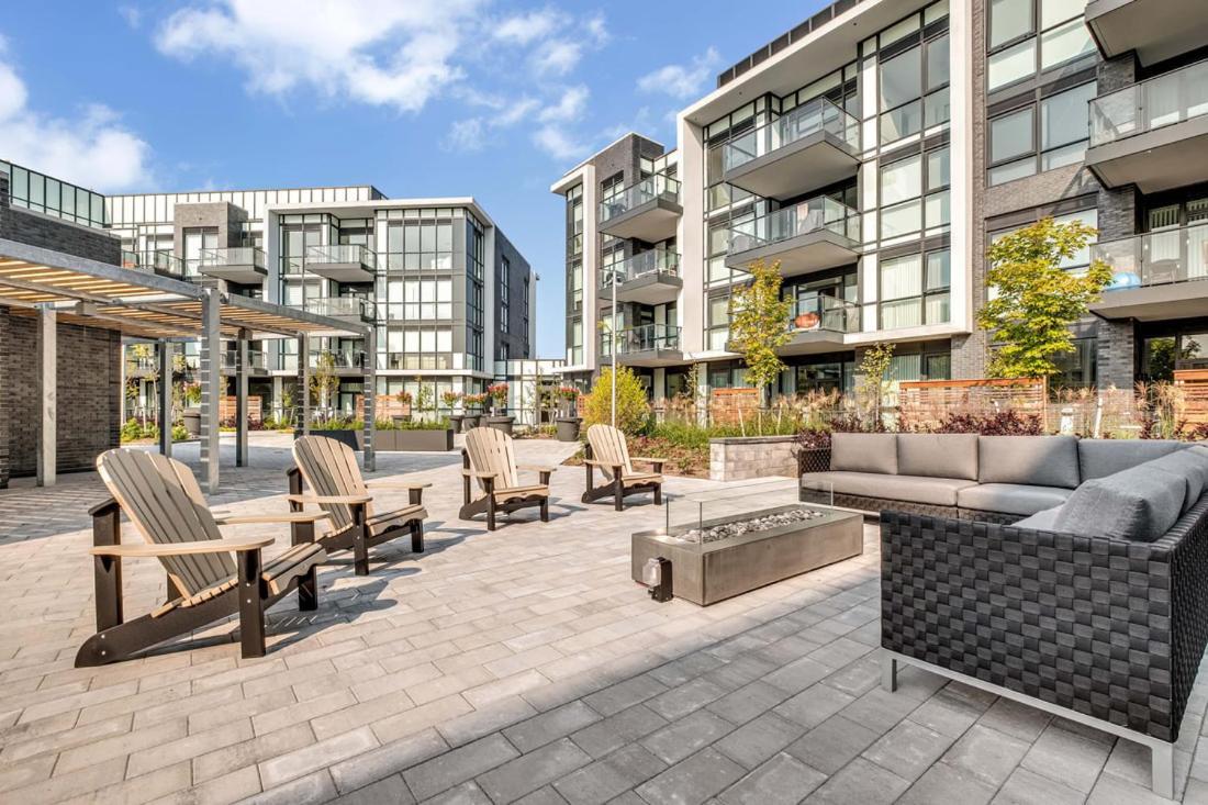 Pet Friendly Condos At Friday Harbour Innisfil Екстериор снимка